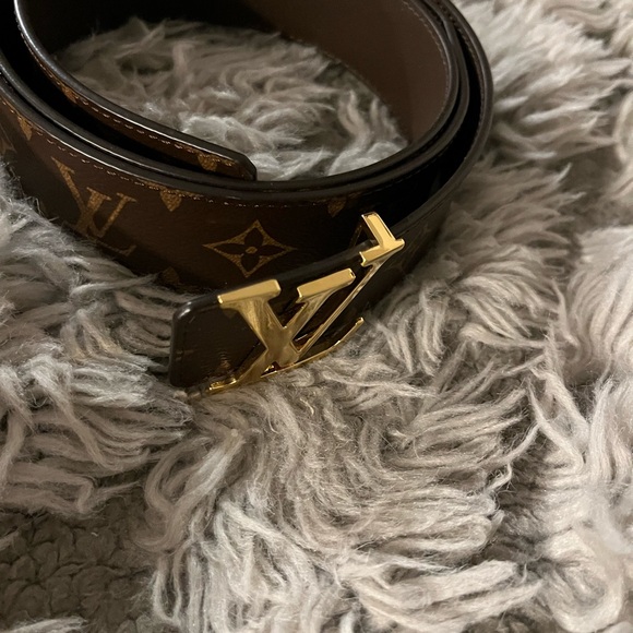 Authentic Luis Vuitton LV Initiales 40mm Reversible Belt - Picture 4 of 8